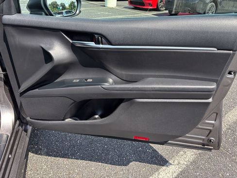 Used 2020 Toyota Camry SE FWD image 34