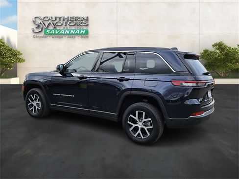 Certified 2024 Jeep Grand Cherokee Limited image 3