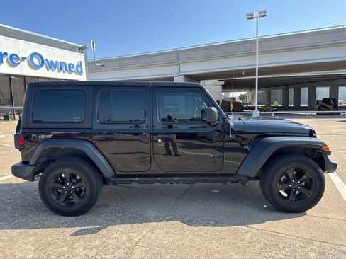 Used 2022 Jeep Wrangler Unlimited Sport AWD/4WD image 2