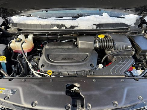 Used 2025 Chrysler Pacifica Select image 28