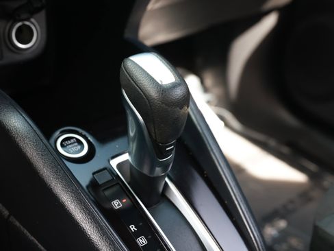 Used 2020 Nissan Kicks S image 42