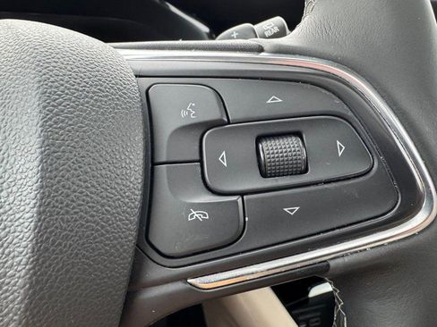 Used 2022 Buick Envision Essence w/ Technology Package I AWD/4WD image 19