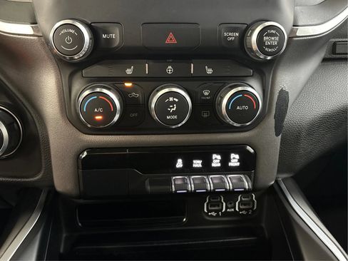 Used 2021 RAM 1500 Big Horn AWD/4WD image 36