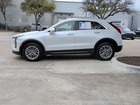Used 2025 Cadillac XT4 Premium Luxury image 7