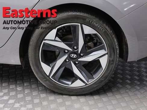 Used 2023 Hyundai Elantra SEL w/ Convenience Package FWD image 8