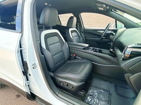 Used 2024 Chevrolet Blazer EV LT AWD/4WD image 31