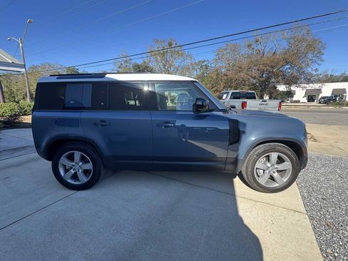 Used 2023 Land Rover Defender 110 SE image 5