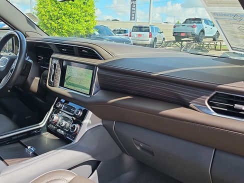 Used 2024 GMC Yukon XL Denali w/ Denali Reserve Package image 31