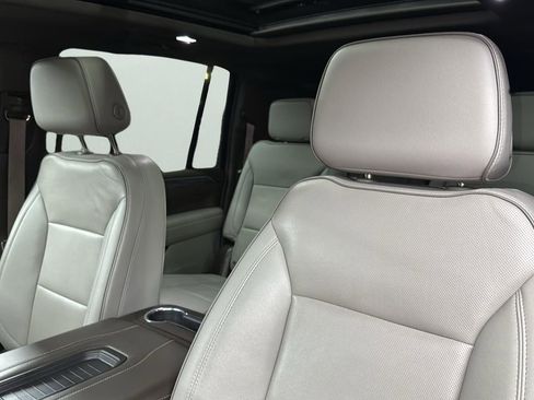 Used 2023 GMC Yukon XL SLT image 10