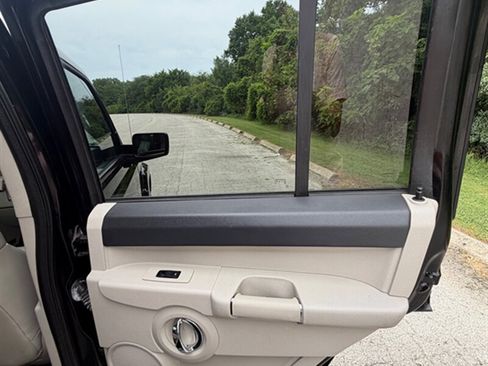 Used 2006 Jeep Commander Limited AWD/4WD image 27