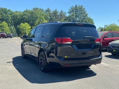Used 2019 Chrysler Pacifica Touring-L w/ S Appearance Package FWD image 4