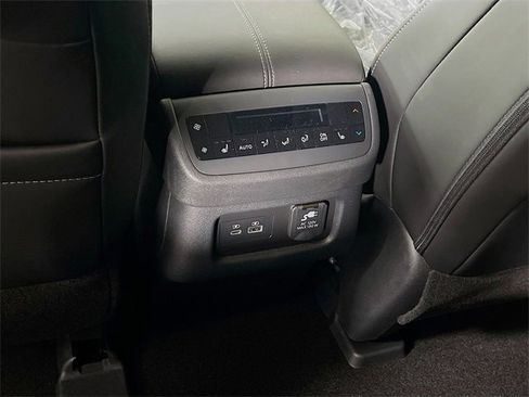 New 2025 Nissan Pathfinder Platinum image 16