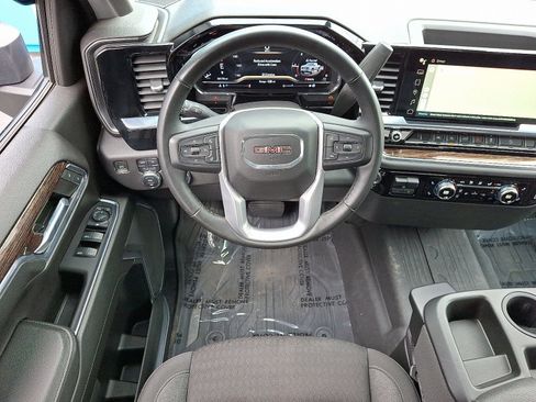 Used 2024 GMC Sierra 1500 SLE image 11