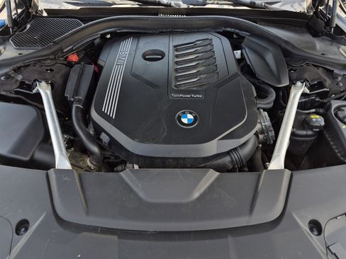 Used 2021 BMW 740i w/ Premium Package RWD image 8