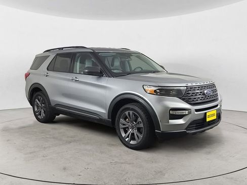 Used 2021 Ford Explorer XLT w/ Equipment Group 202A AWD/4WD image 7