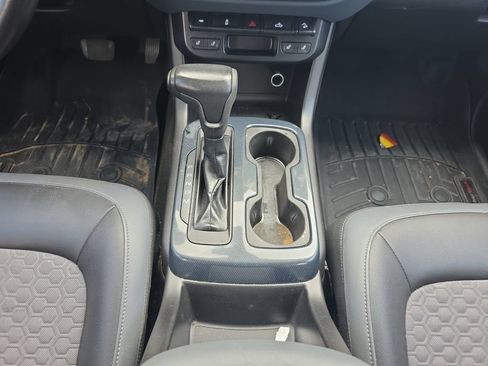 Used 2016 Chevrolet Colorado Z71 AWD/4WD image 12