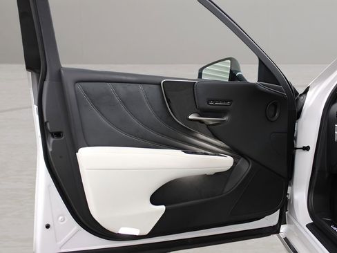 Used 2023 Lexus LS 500 w/ Interior Upgrade Package image 29