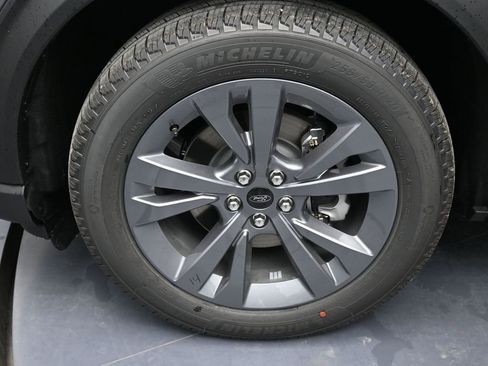 New 2025 Ford Explorer Active w/ Active Comfort Package image 10