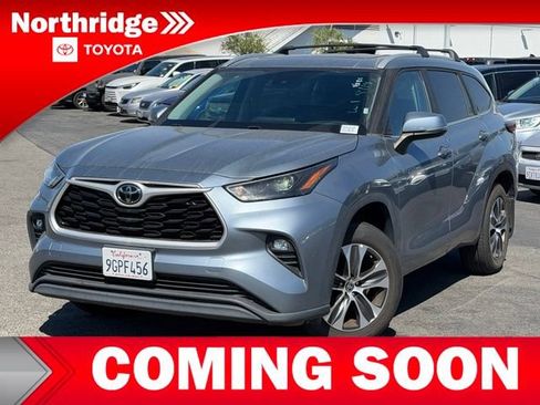 Used 2023 Toyota Highlander XLE FWD image 1