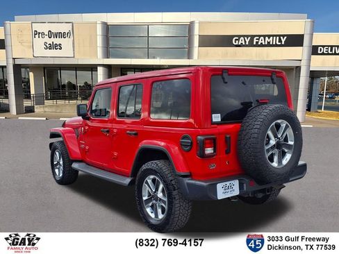 Used 2018 Jeep Wrangler Unlimited Sahara w/ Uconnect 4C Nav & Sound Group AWD/4WD image 2