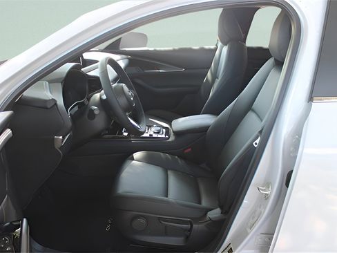 New 2025 MAZDA CX-30 AWD 2.5 S w/ Select Sport Pkg image 32