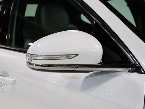 Used 2024 Genesis G70 2.5T image 8