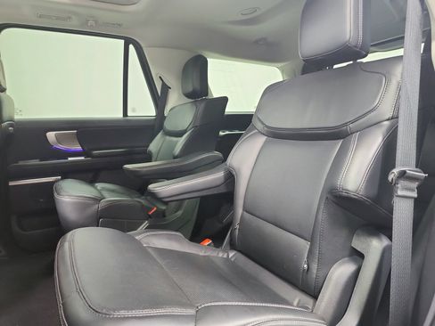 Used 2025 Ford Expedition Platinum AWD/4WD image 11