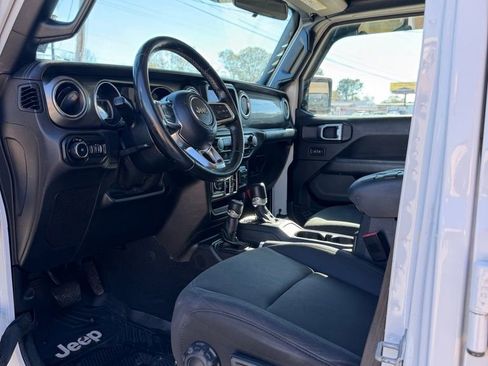 Used 2020 Jeep Wrangler Unlimited Sahara image 14