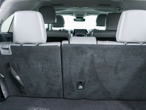 Used 2021 Toyota Highlander XLE FWD image 31