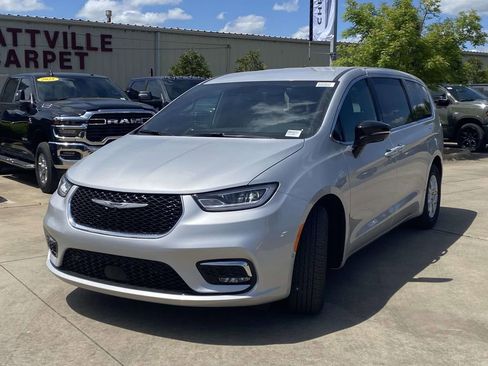 New 2026 Chrysler Pacifica Select FWD image 34