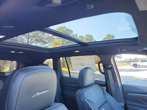 New 2026 Buick Enclave Avenir w/ Super Cruise Package image 11