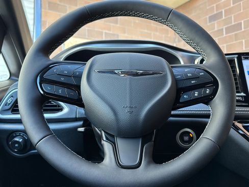 New 2026 Chrysler Pacifica Select image 23