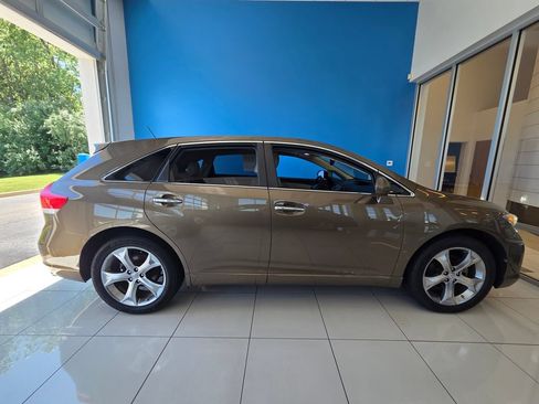 Used 2011 Toyota Venza w/ Premium Pkg #2 FWD image 5