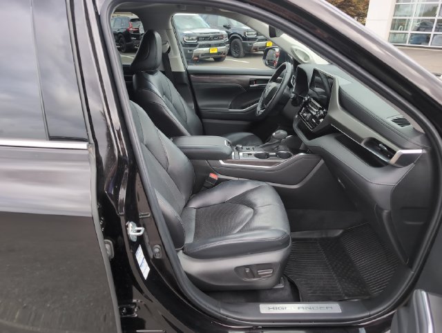 Used 2022 Toyota Highlander Limited AWD/4WD image 10