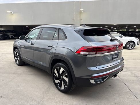 Used 2025 Volkswagen Atlas Cross Sport SE FWD image 10