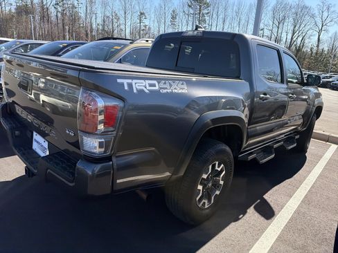 Used 2021 Toyota Tacoma TRD Off-Road image 10