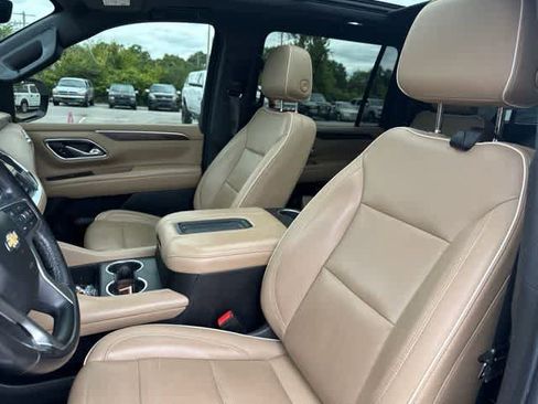 Used 2021 Chevrolet Suburban Premier AWD/4WD image 3
