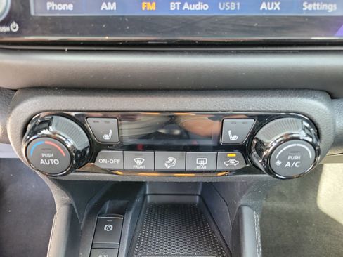 Used 2023 Nissan Kicks SR w/ SR Premium Package image 14