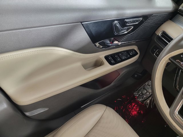 Used 2021 Lincoln Corsair AWD image 31