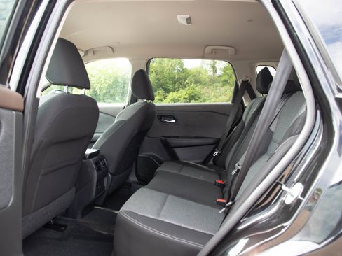 Used 2022 Nissan Rogue SV AWD/4WD image 14
