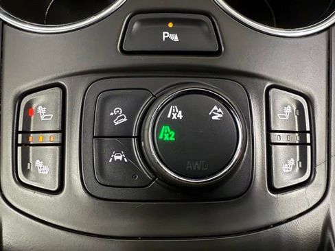 Used 2022 GMC Terrain SLT w/ Infotainment Package II AWD/4WD image 31