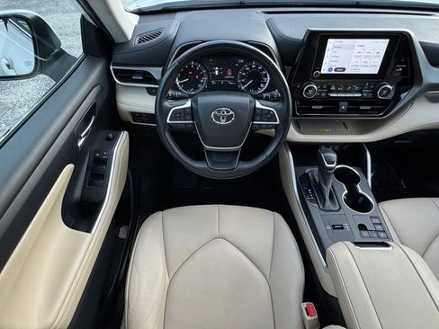 Used 2023 Toyota Highlander XLE image 20