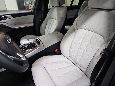 New 2026 BMW X7 xDrive40i w/ Premium Package image 17