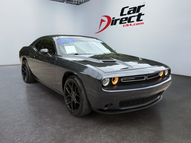 Used 2019 Dodge Challenger SXT RWD image 6