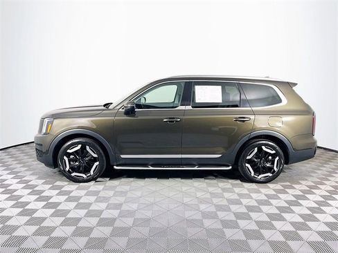 Used 2023 Kia Telluride EX w/ EX Captain's Chair Package image 5