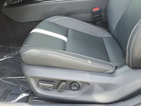 Used 2025 Toyota Camry SE FWD image 19