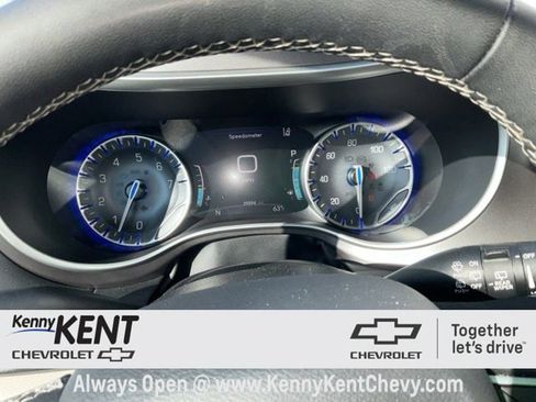 Used 2023 Chrysler Pacifica Touring-L image 27