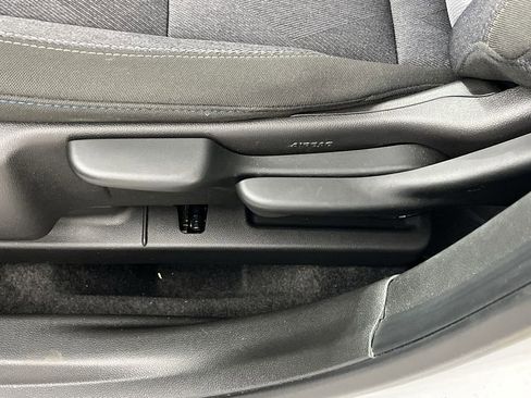 Used 2025 Chevrolet Trax LS w/ LS Convenience Package image 12