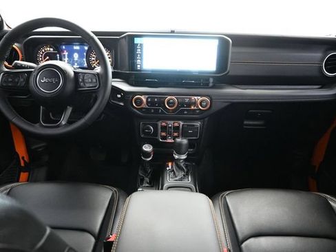 Used 2025 Jeep Gladiator Sport AWD/4WD image 16