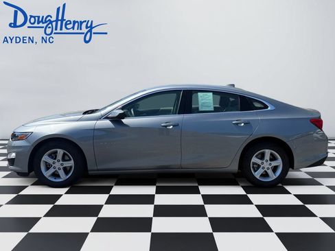 Used 2024 Chevrolet Malibu LT FWD image 2